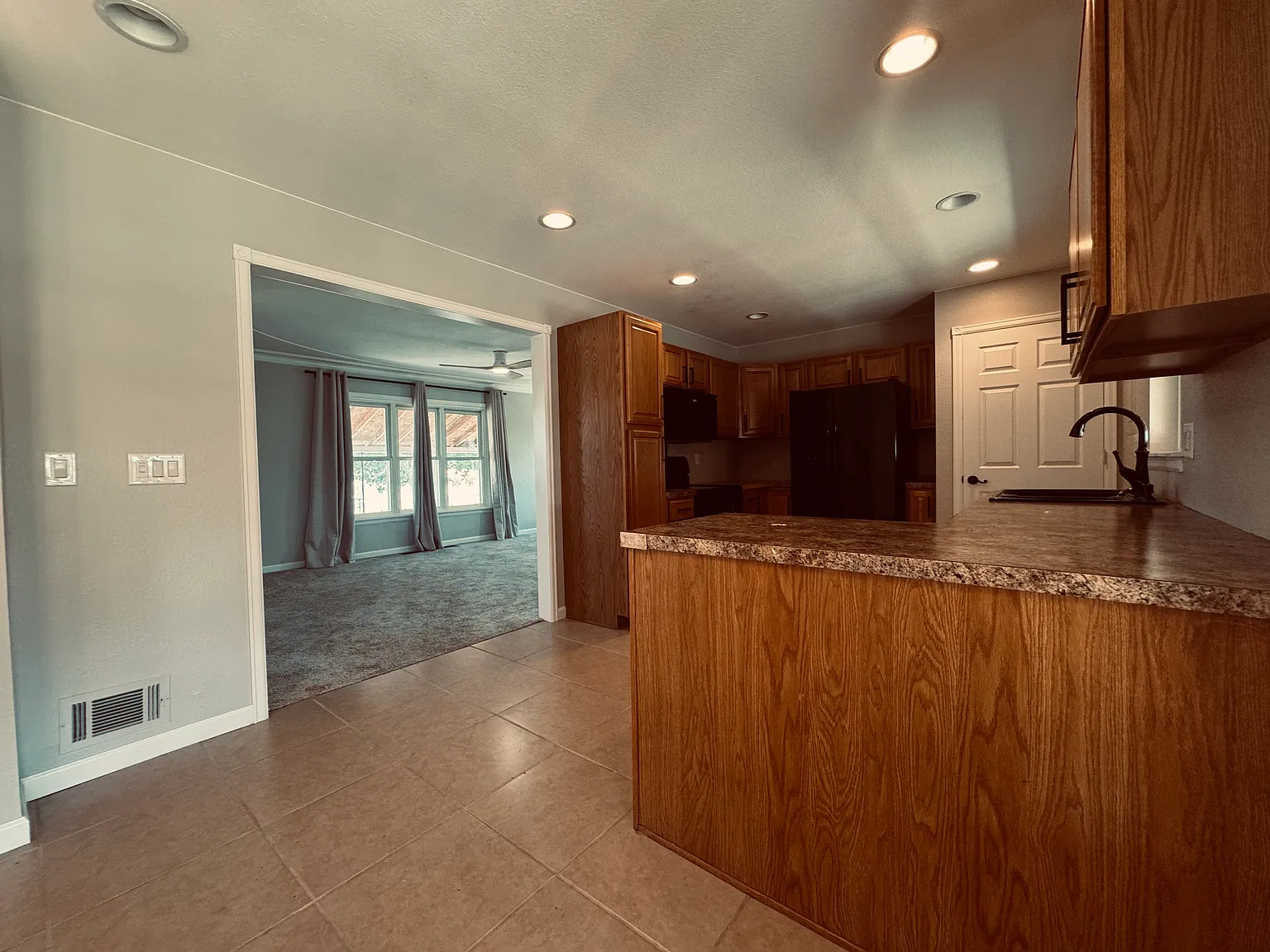 2 bed, 1184 sqft, $1,595 — Photo 3