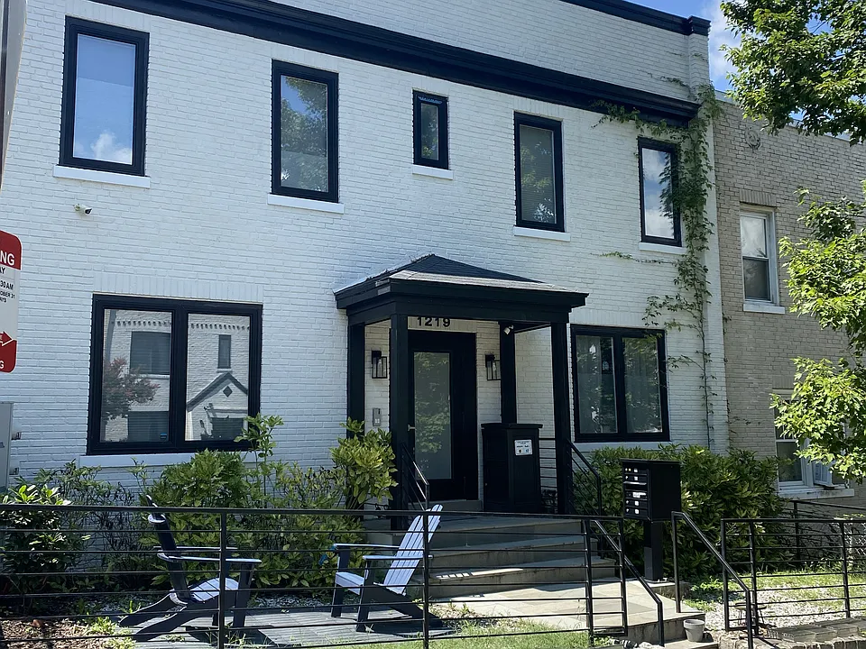 1219 Queen St NE #1