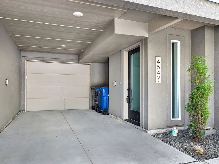 Carlsbad Crossing Townhomes - Attached Garage! — Photo 24