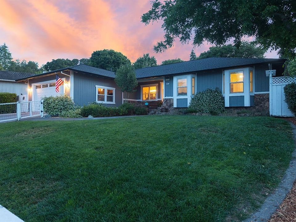 1st image of 627 N Elm Dr