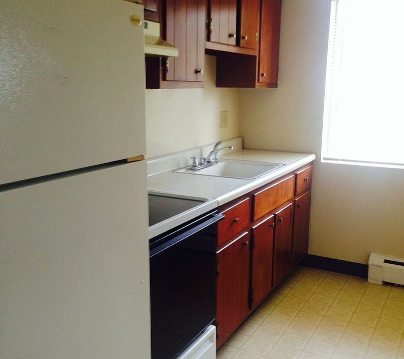 2nd image of 358-362 Edwards Ave N #9