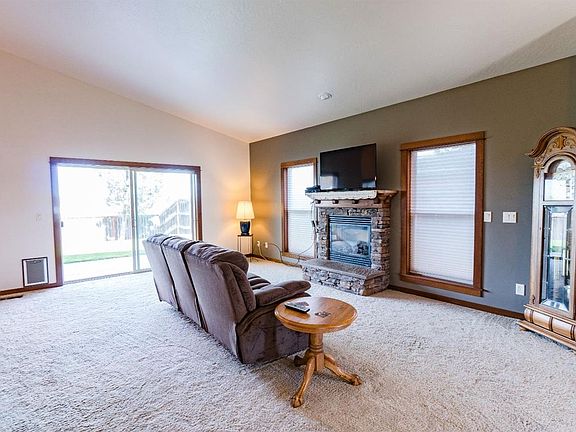 3rd image of 1820 Windward Dr