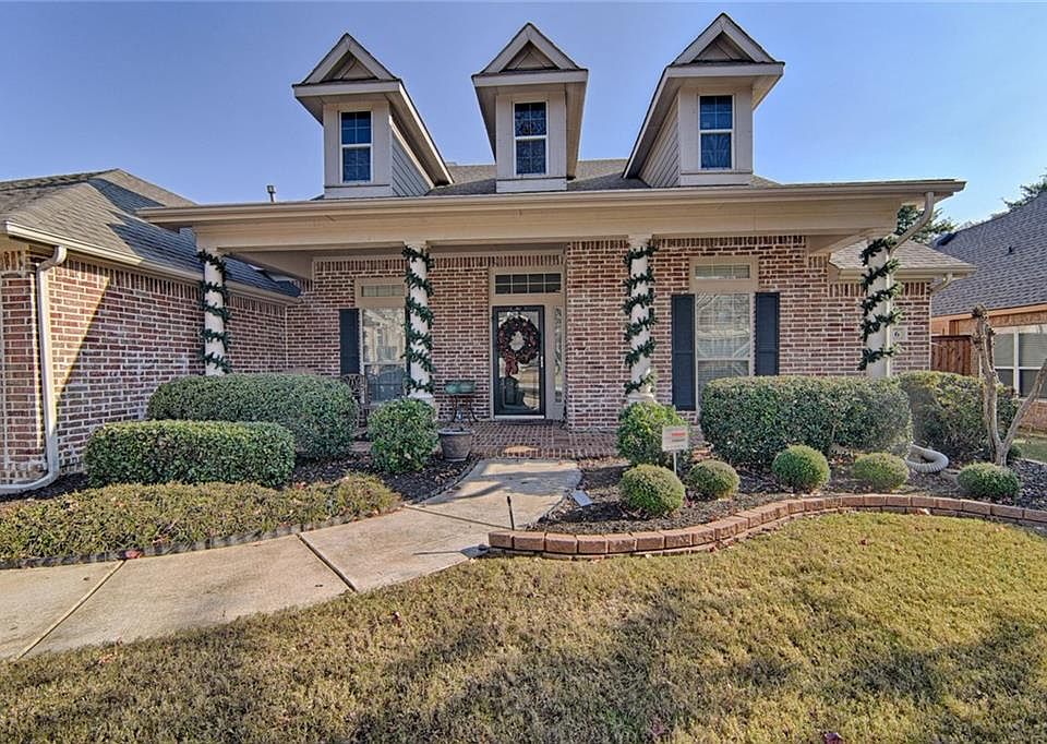 1st image of 916 Water Oak Dr