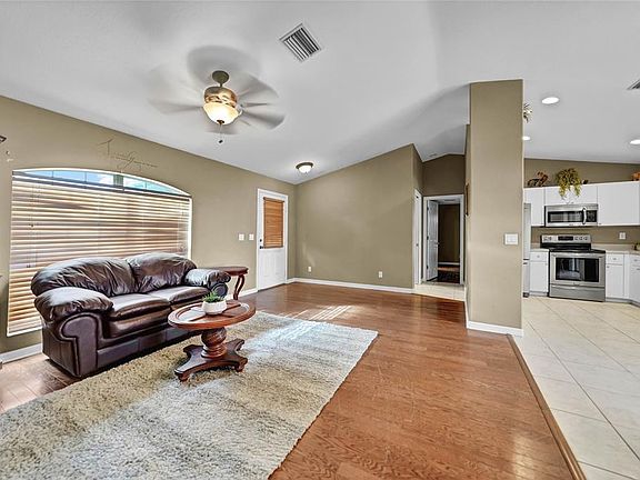 5th image of 2844 Carmela Ave