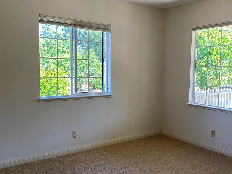 18190 Comstock Ave — Photo 13