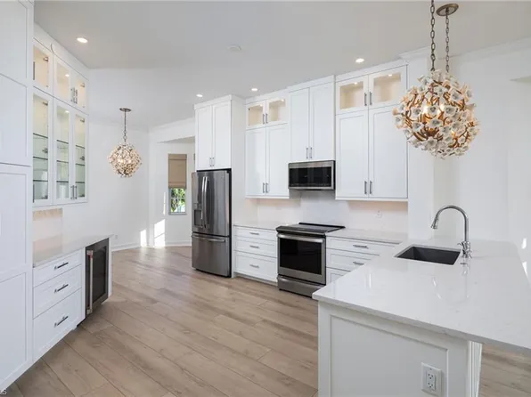 815 Bentwater CIR #101, NAPLES, FL 34108