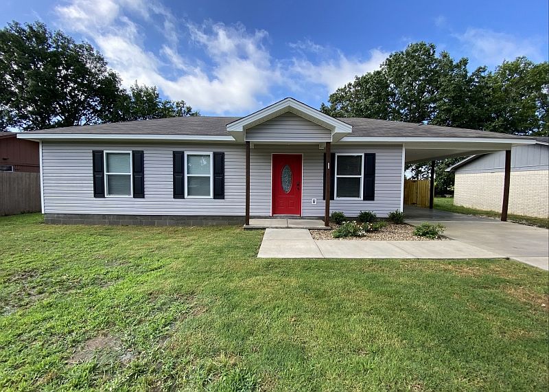 1st image of 305 Teresa Ln