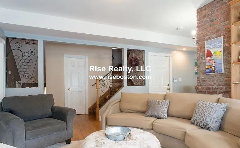 17 Holman St #1A — Photo 3