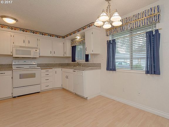 5th image of 13600 NE 18th St APT 28