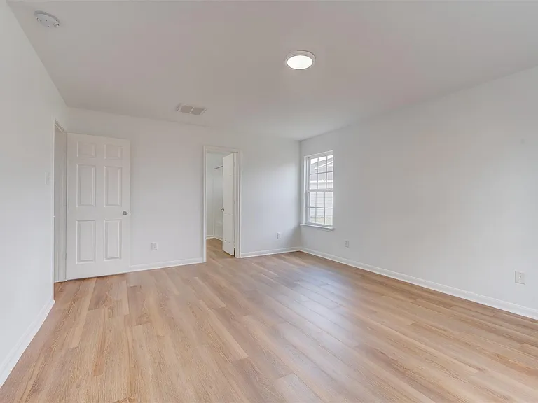 3211 Legends Hill Ct — Photo 9
