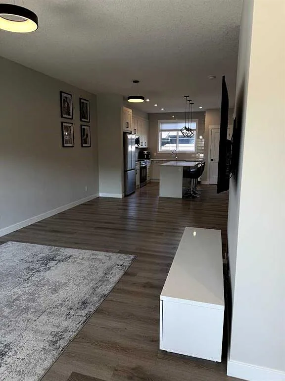 3 bed, 2.5 bath, 1388 sqft, $2,500 — Photo 3