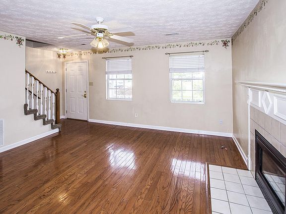 3rd image of 6312 Tamworth Ln