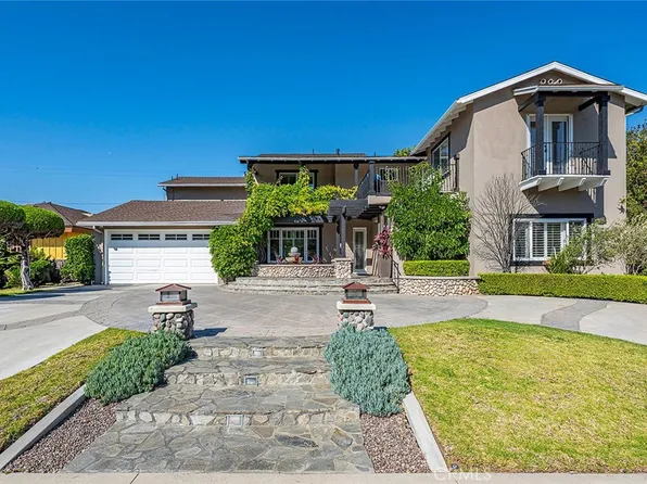 4121 Country Club Dr, Lakewood, CA 90712