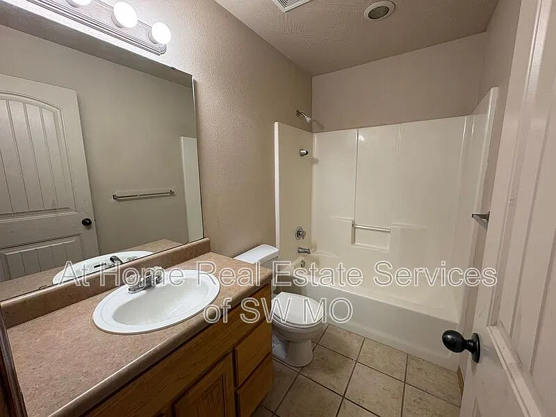 2 bed, 2.0 bath, 1000 sqft, $1,125 — Photo 3