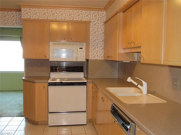 4th image of 12500 Edgewater Dr APT 807