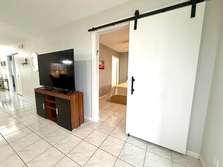 232 Lake Meryl Dr — Photo 19