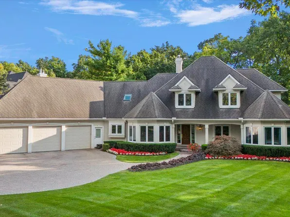 5593 Saint Andrew Cir, Clarkston, MI 48348