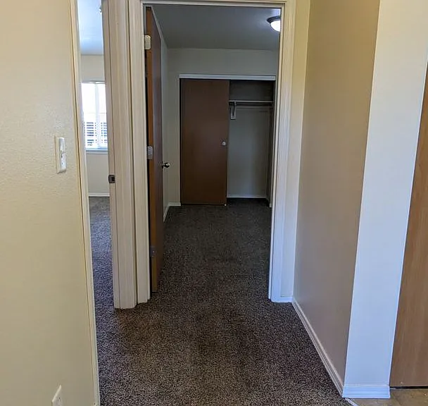 Wellesley Park Apartments — Photo 40