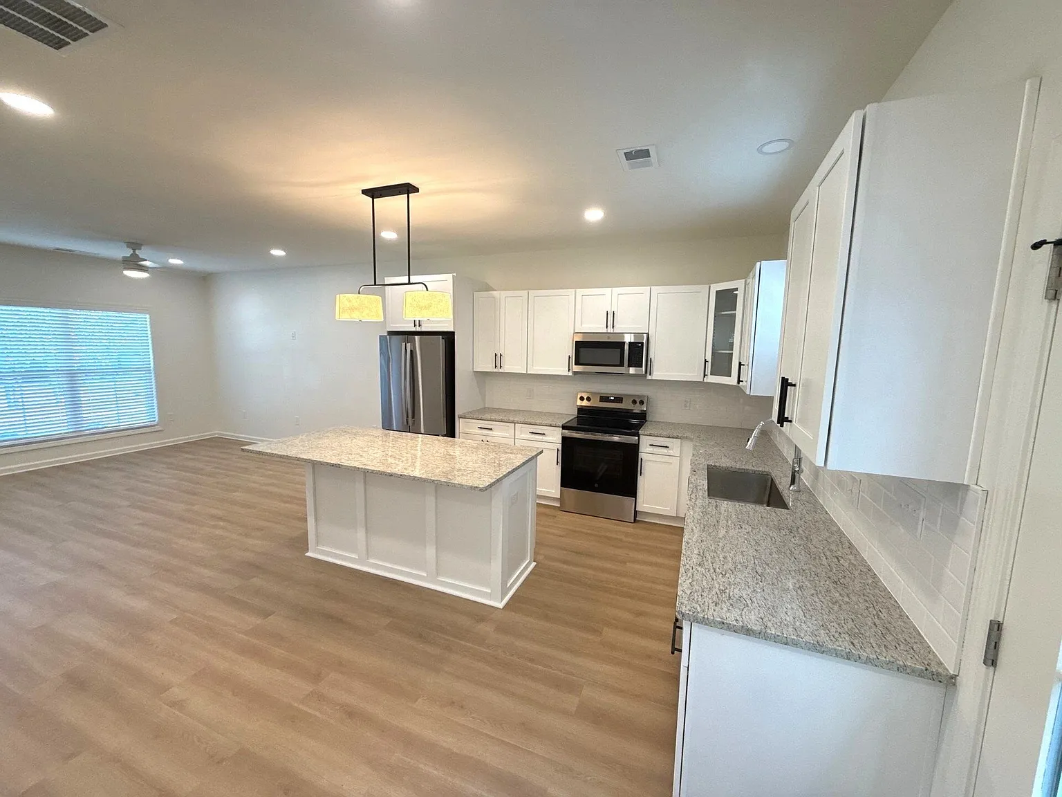 222 E Chappell St — Photo 4