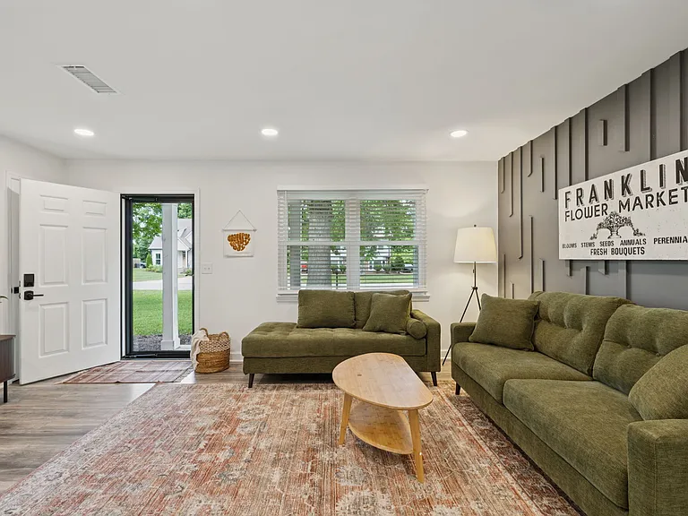 1013 Brink Pl — Photo 5
