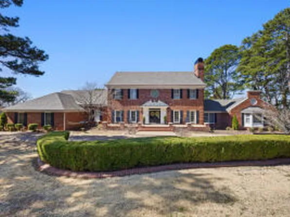 807 Hilltop Dr, Russellville, AR 72802