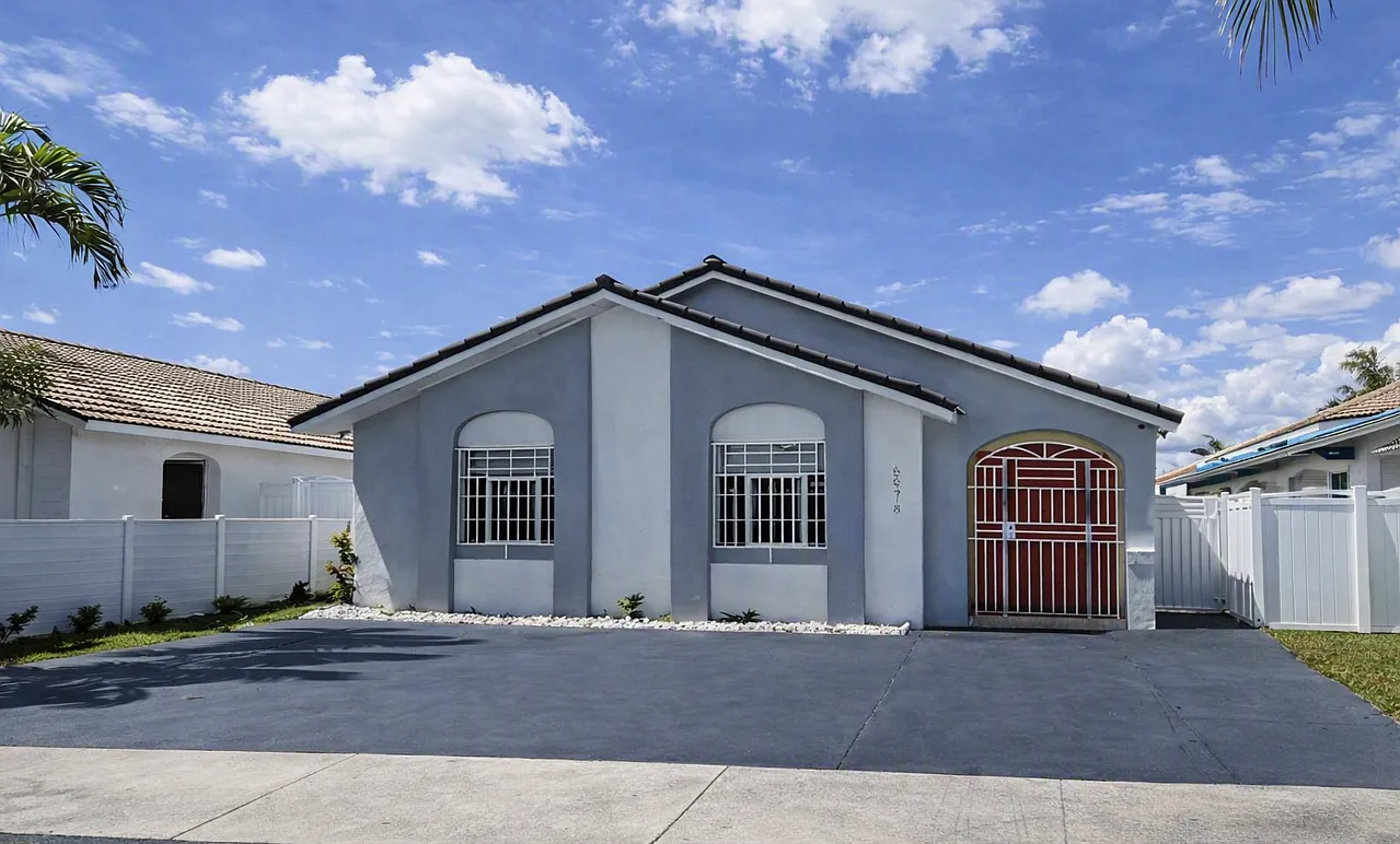 4 bed, 1414 sqft, $3,800 — Photo 1