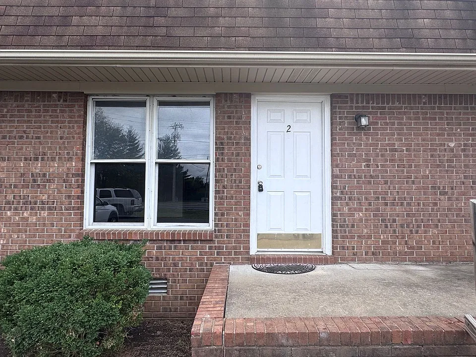 109 Lakeview Dr