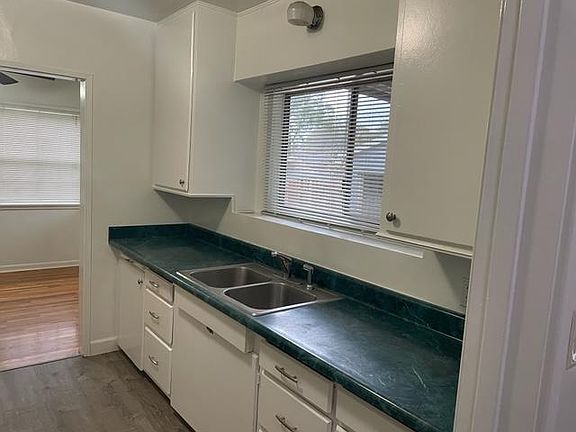 5th image of 833 N Screenland Dr