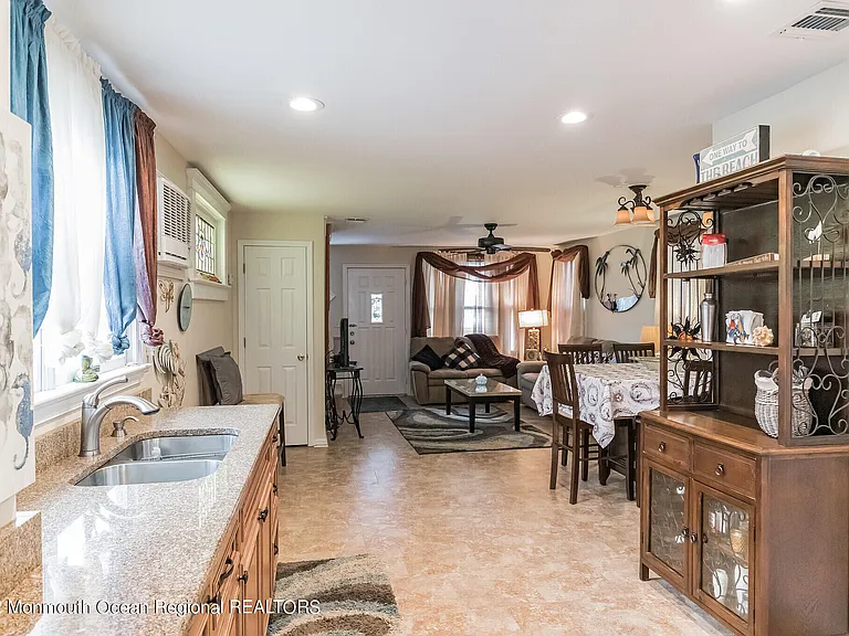 51 Seadrift Ave — Photo 13