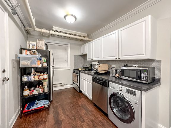 2nd image of 2131 W Giddings St #M08r