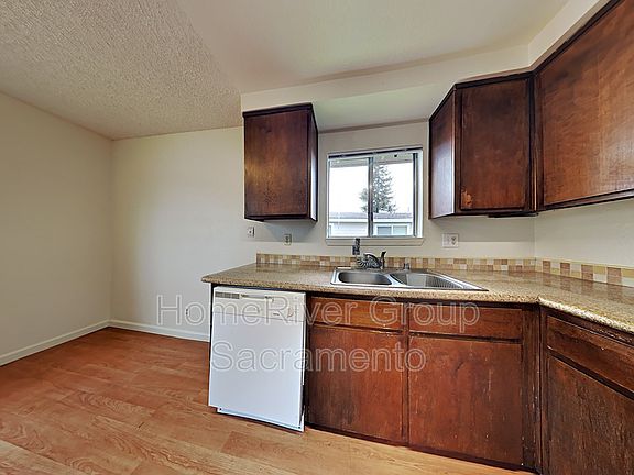 5th image of 708 Wales Dr APT 2