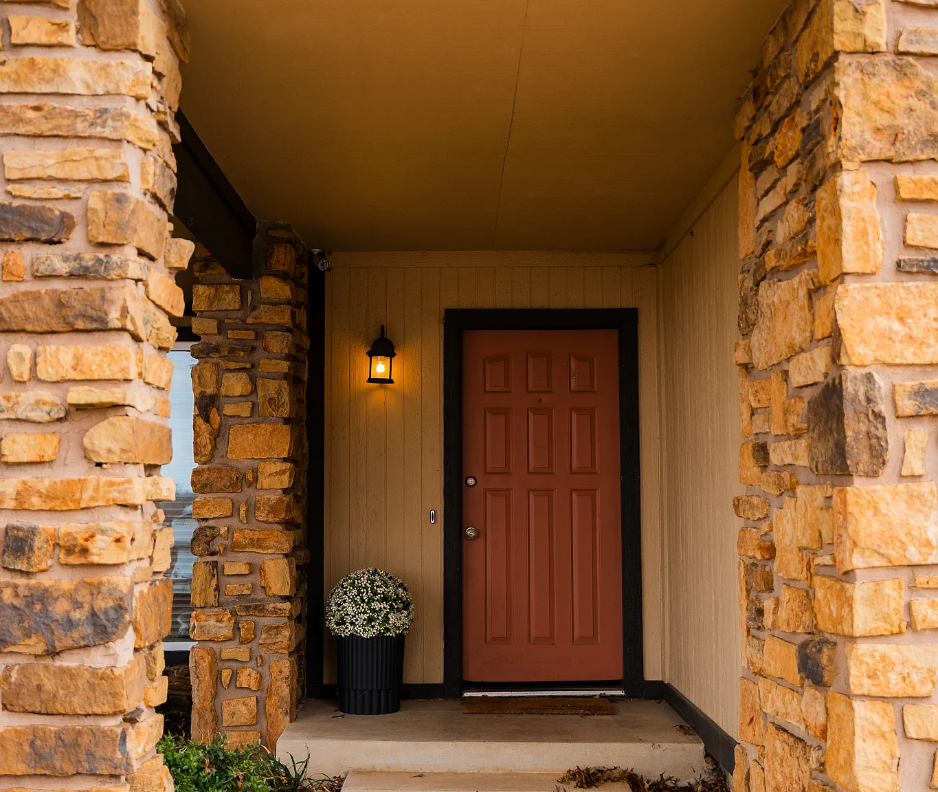 3 bed, 1340 sqft, $1,900 — Photo 3