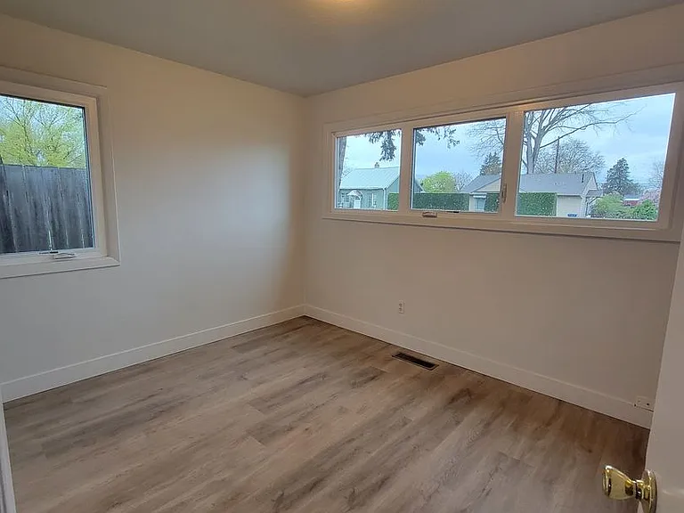 505 Sycamore St — Photo 10