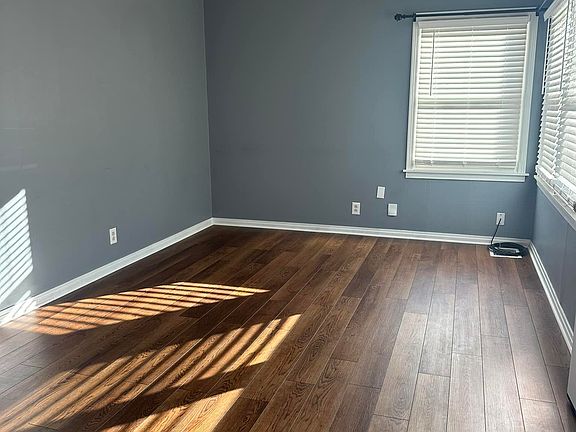 4th image of 319 W Kirwin Ave