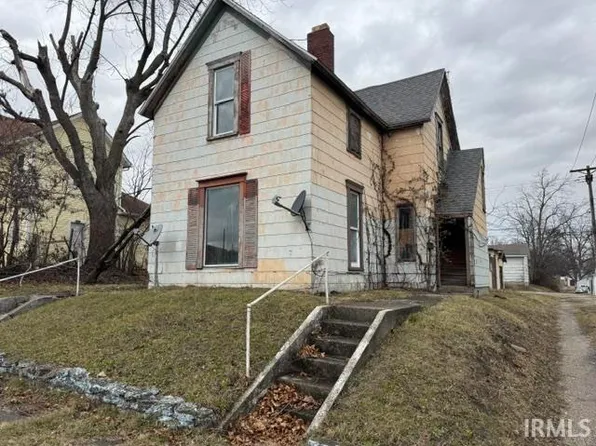 207 E Main St, Hartford City, IN 47348