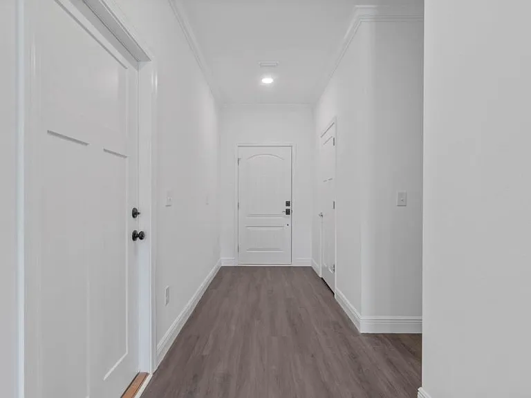 513 Hill Ln — Photo 5