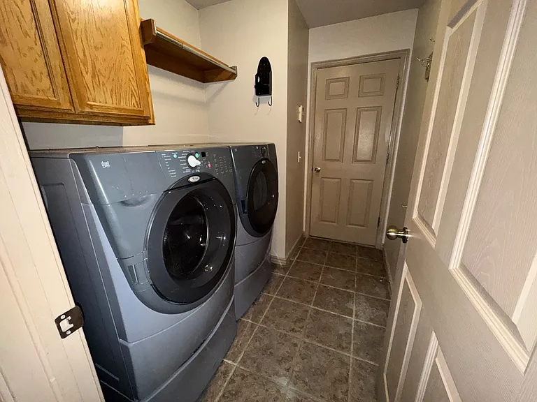 1424 Teakwood Dr — Photo 2