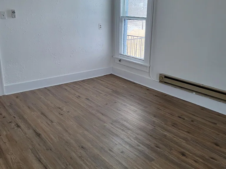 150 Sweetwater St #4 — Photo 1