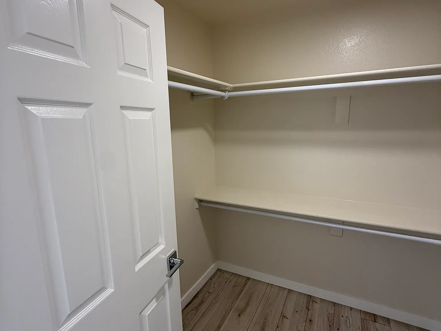 1011 San Rafael Ave — Photo 3