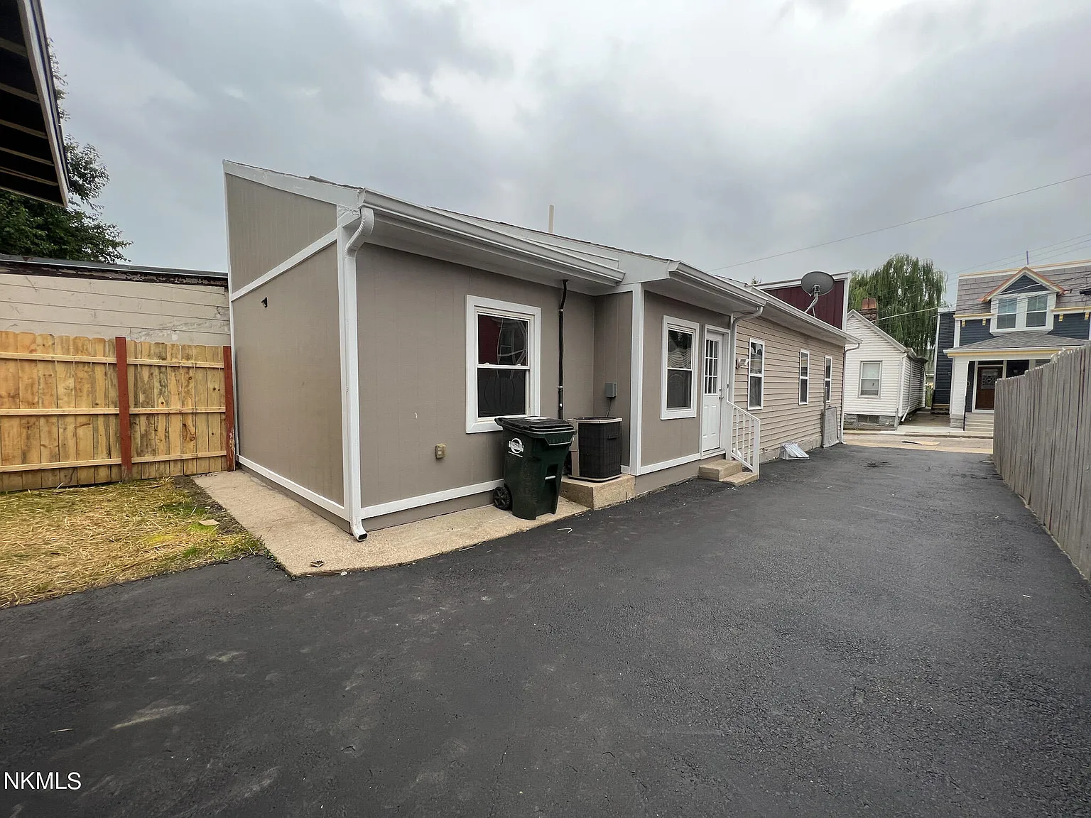 1131 Liberty St photo 1