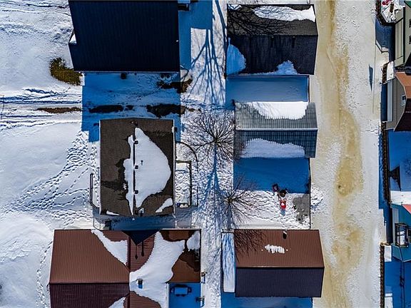 5th image of 8 Pickerel Rd