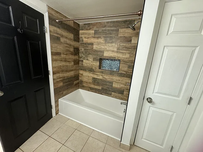 405 N Main St #1 — Photo 8