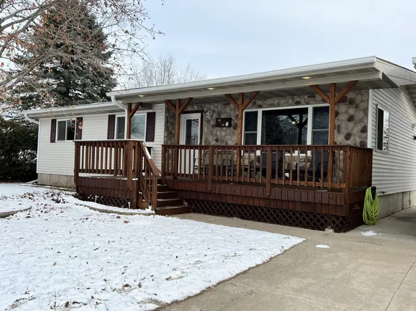 510 2nd St, Weyauwega, WI 54983