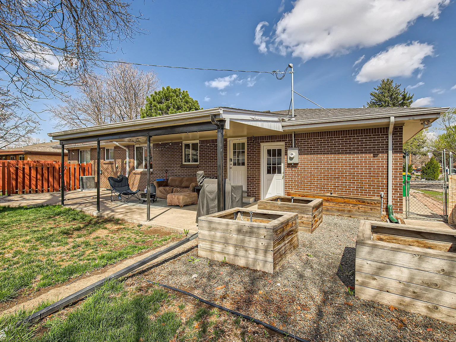 3 bed, 1200 sqft, $1,200 — Photo 4