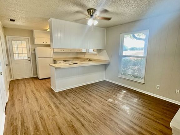 4th image of 208 Karem Cir