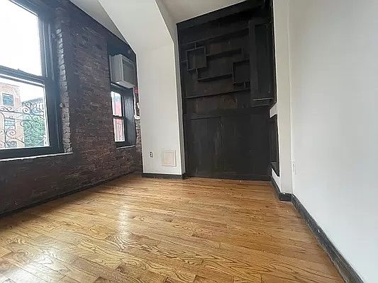 4th image of 441 E 12th St APT 3G