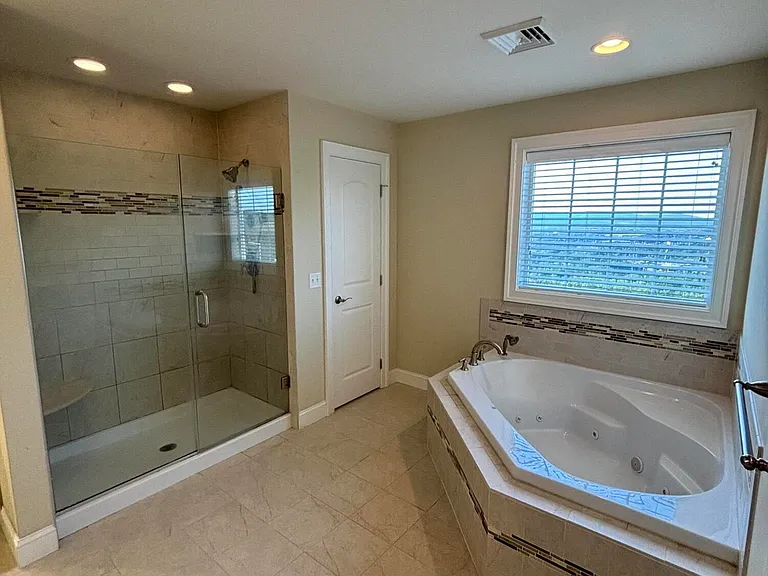 1803 Robinson Close — Photo 16