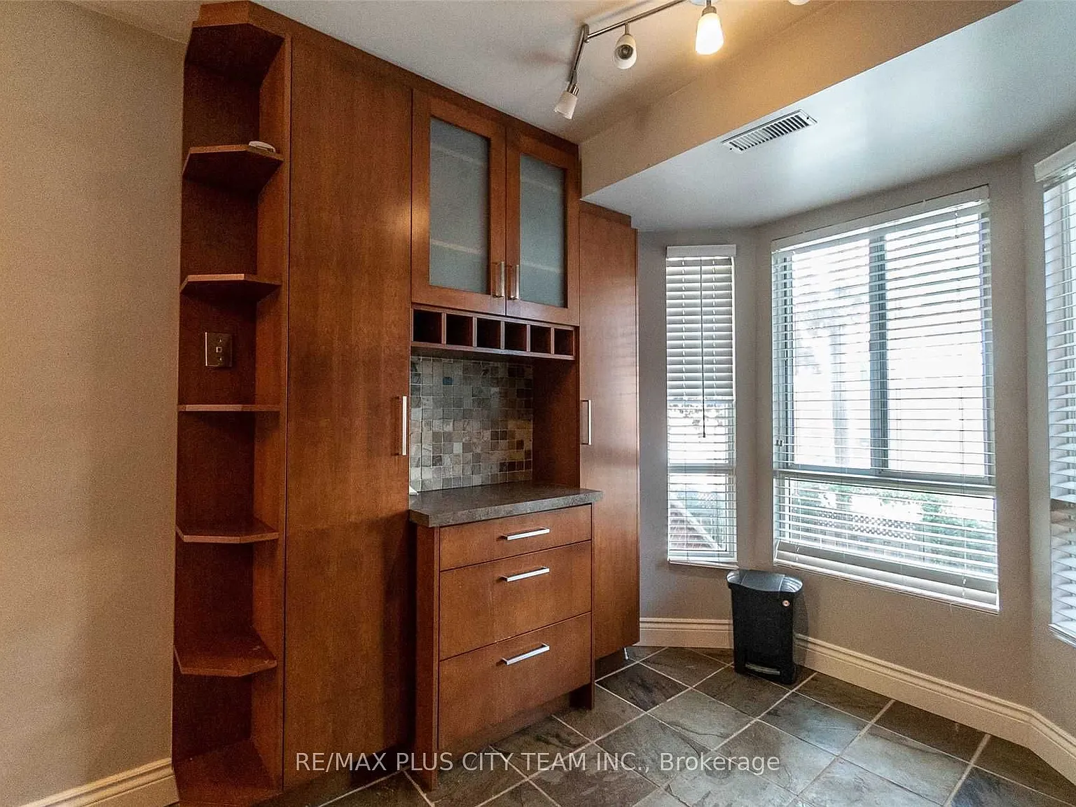 2 bed, $3,900 — Photo 4