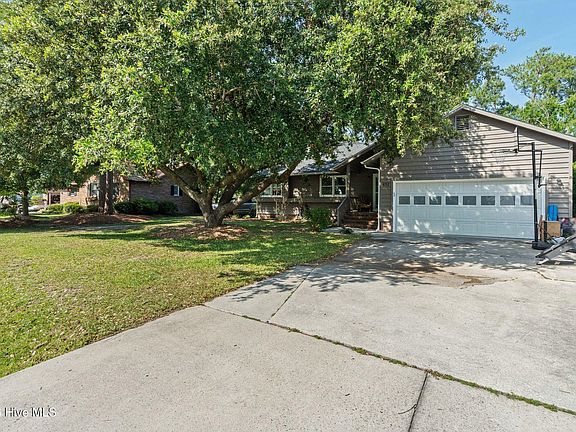 5th image of 451 N Crestwood Drive