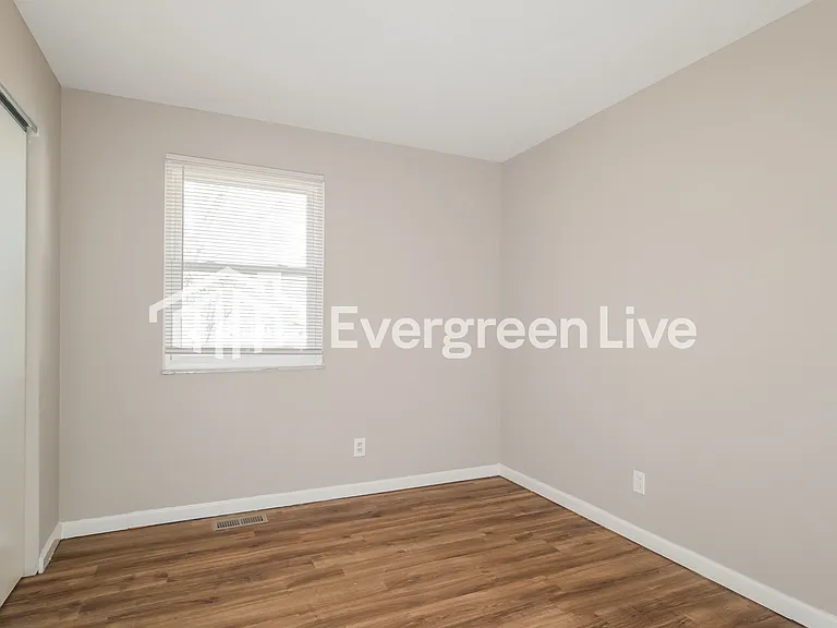 2048 Aristocrat Dr — Photo 10